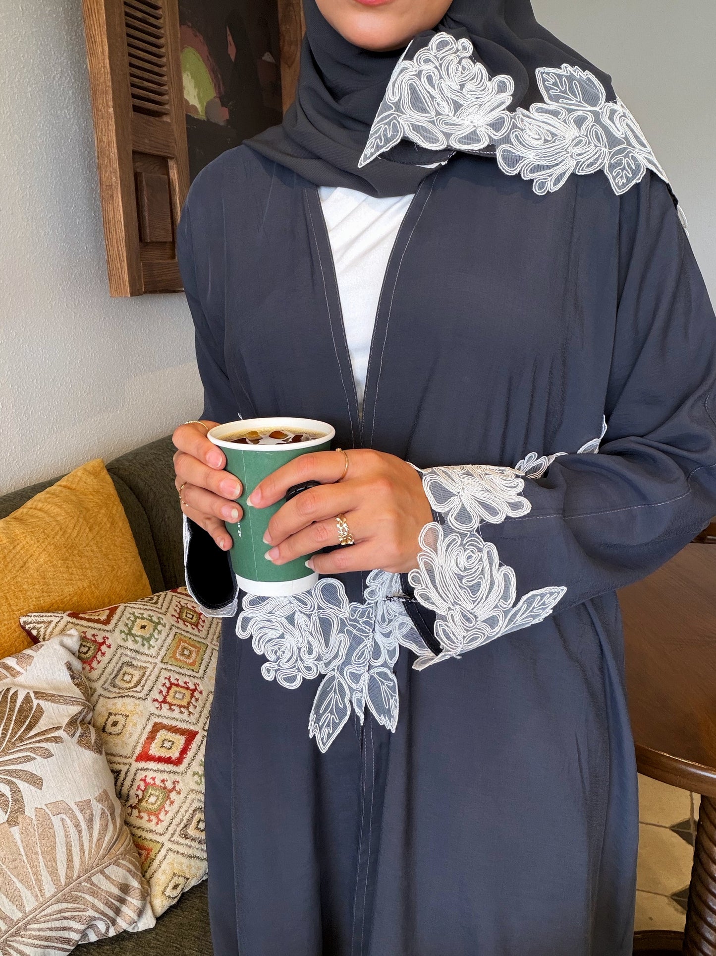 عباية ورود